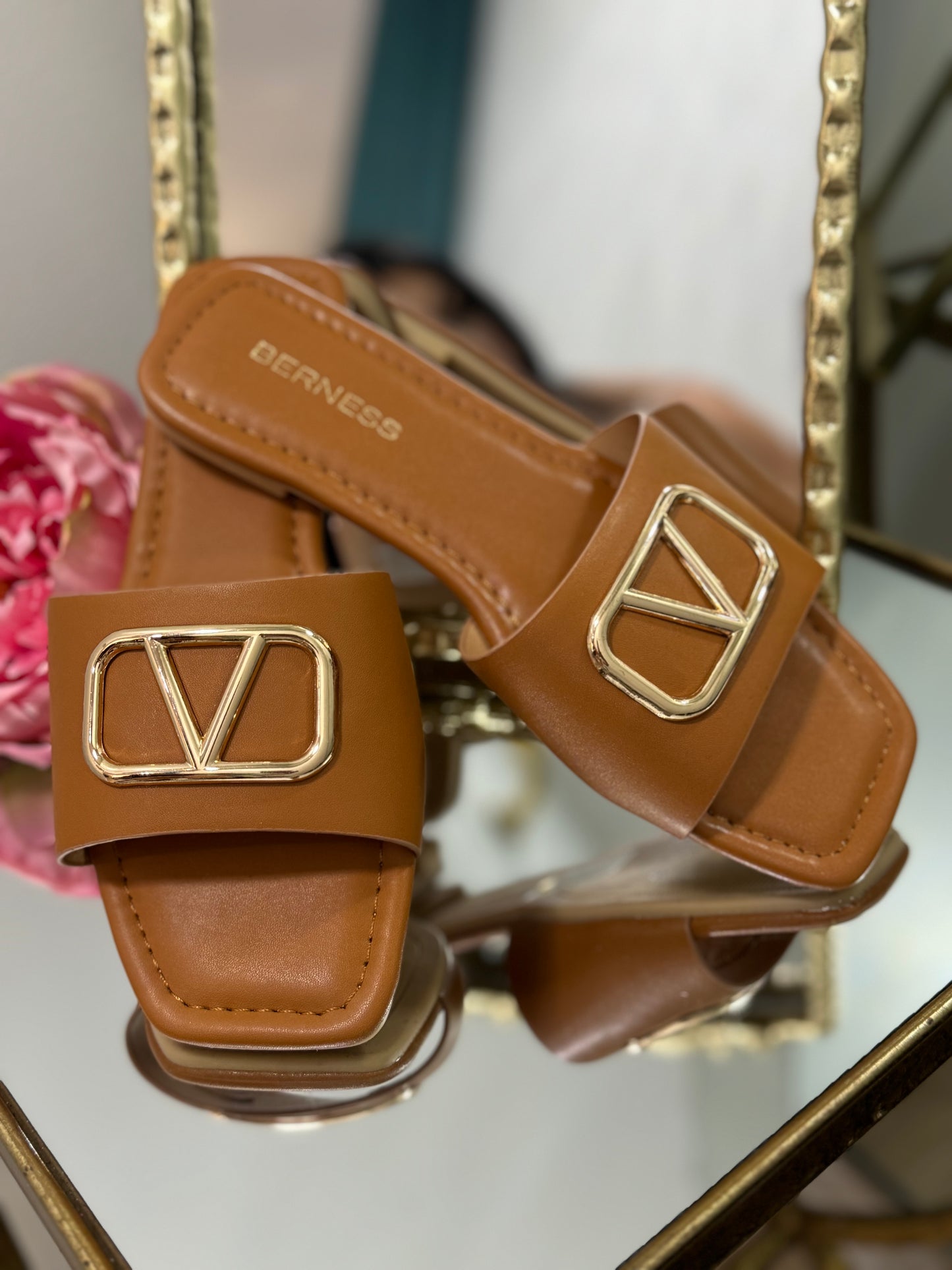 Valeria sandals Cameo