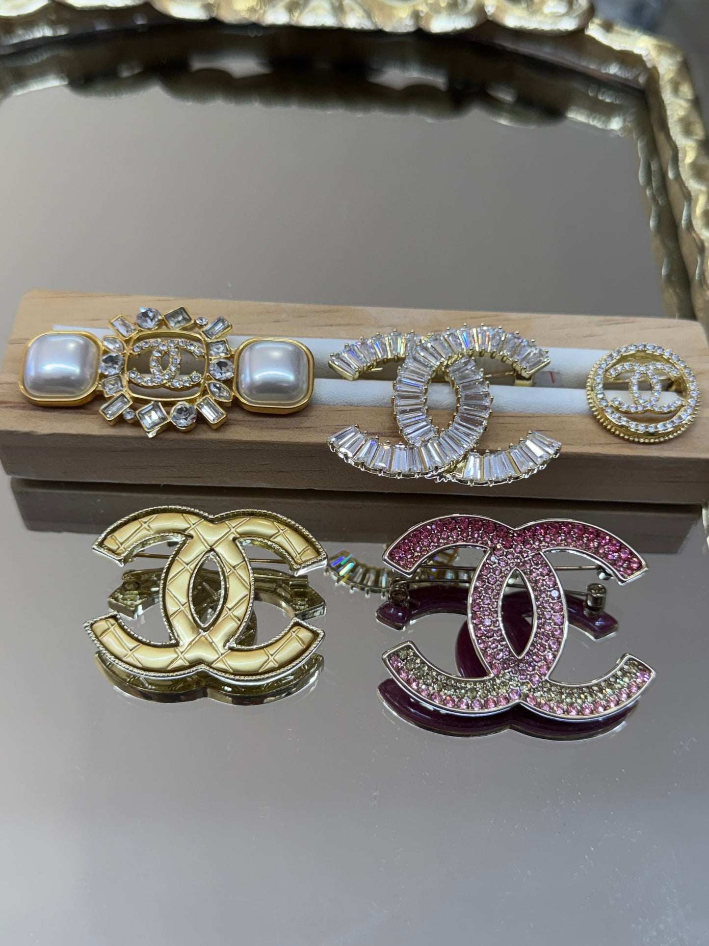 Brooch cc