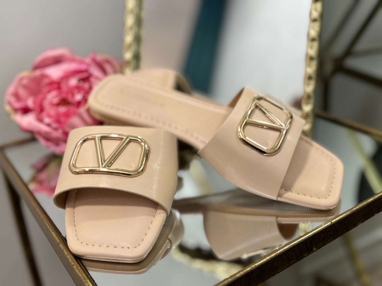 Valeria sandals beige