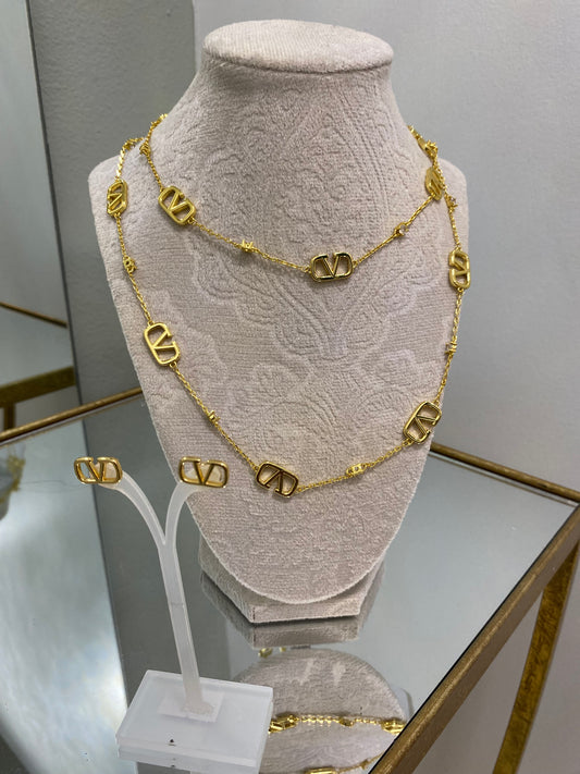 V gold necklaces and earings