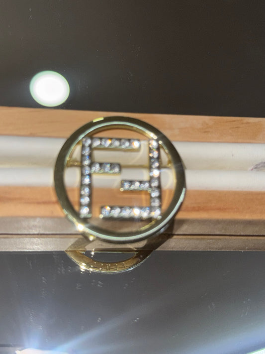 Brooch f