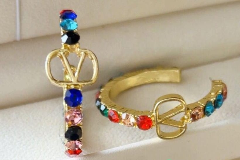 V  hoop earing