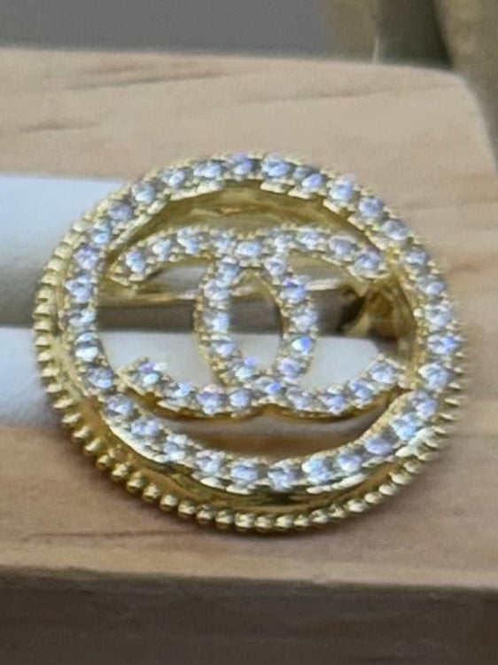 Brooch cc
