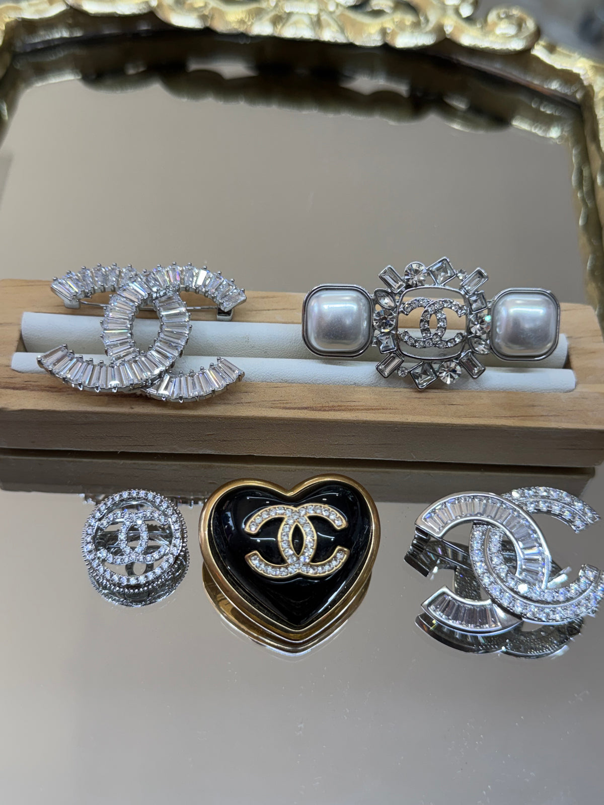 Brooch cc