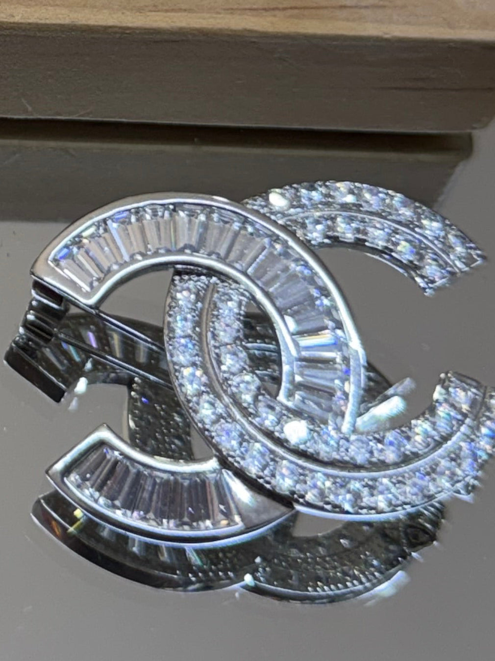 Brooch cc