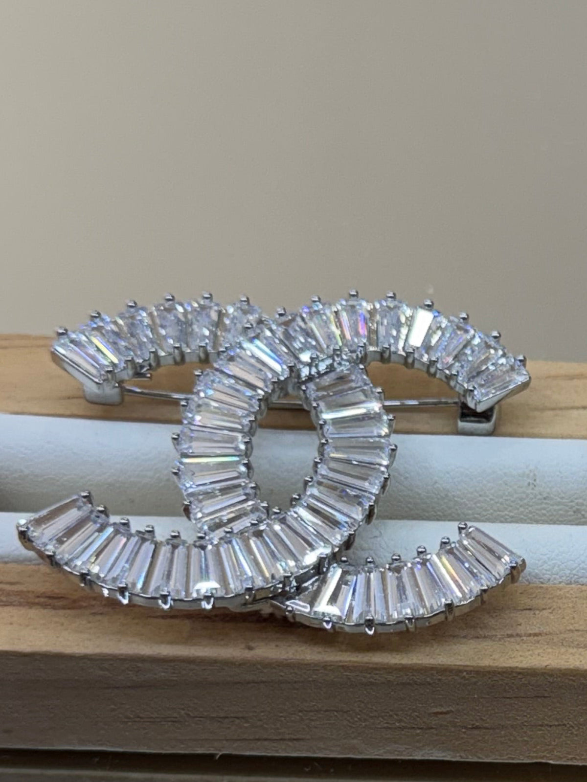Brooch cc