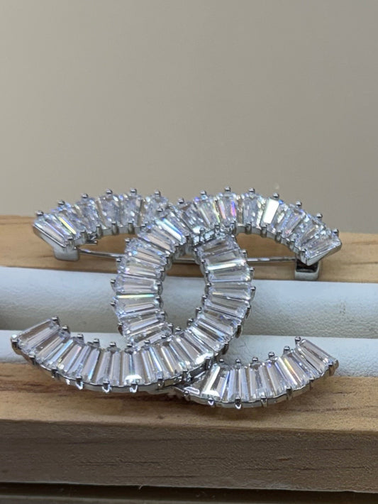 Brooch cc