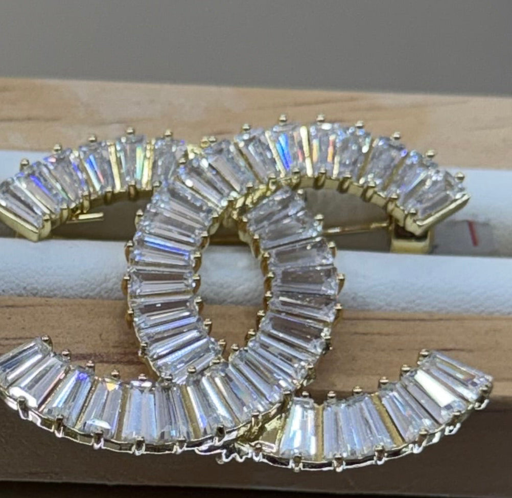 Brooch cc