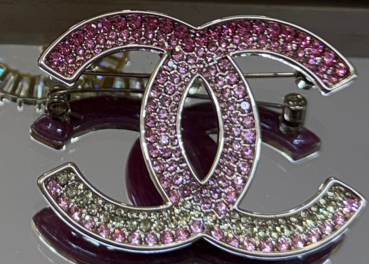 Brooch cc