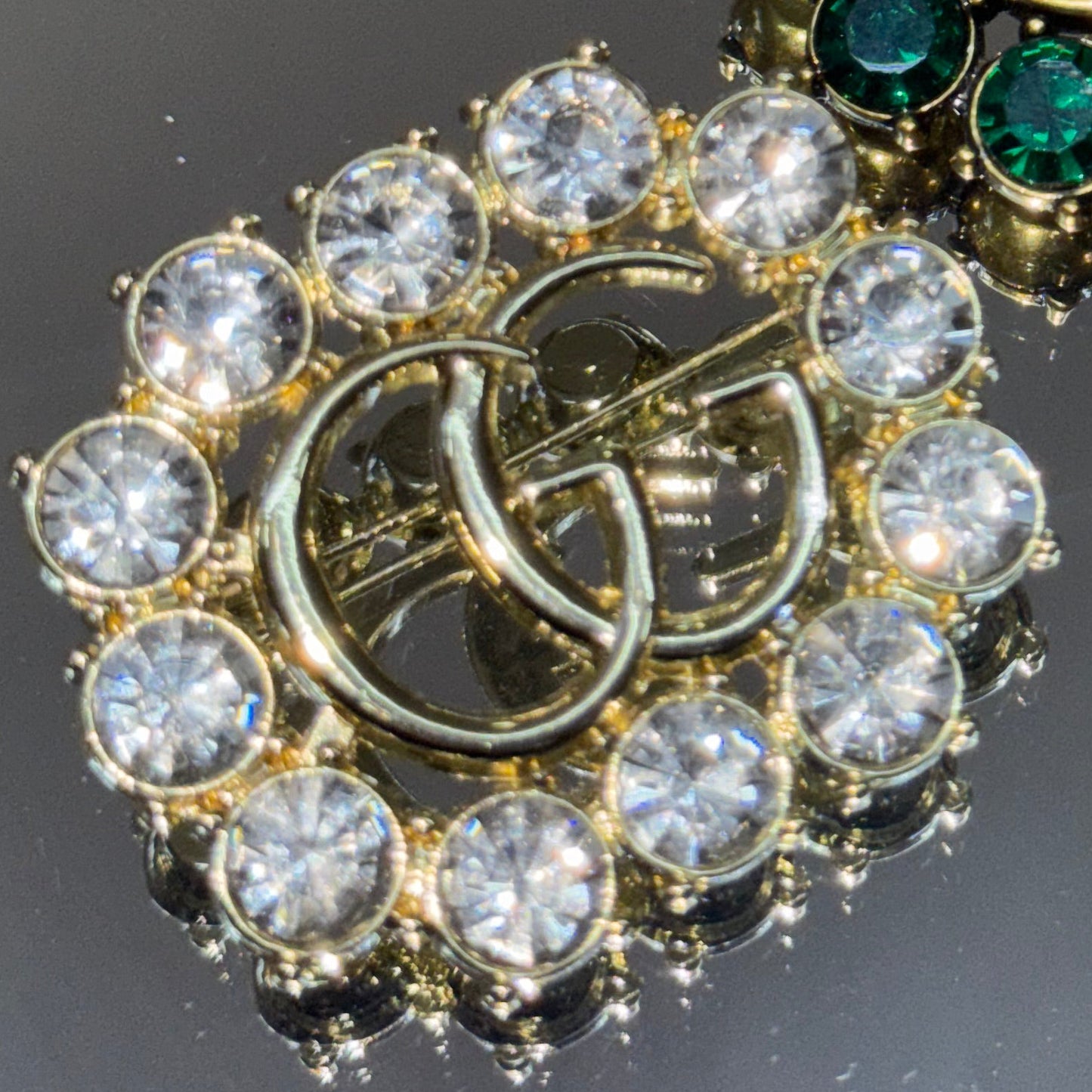 Aretes & brooch gold gg