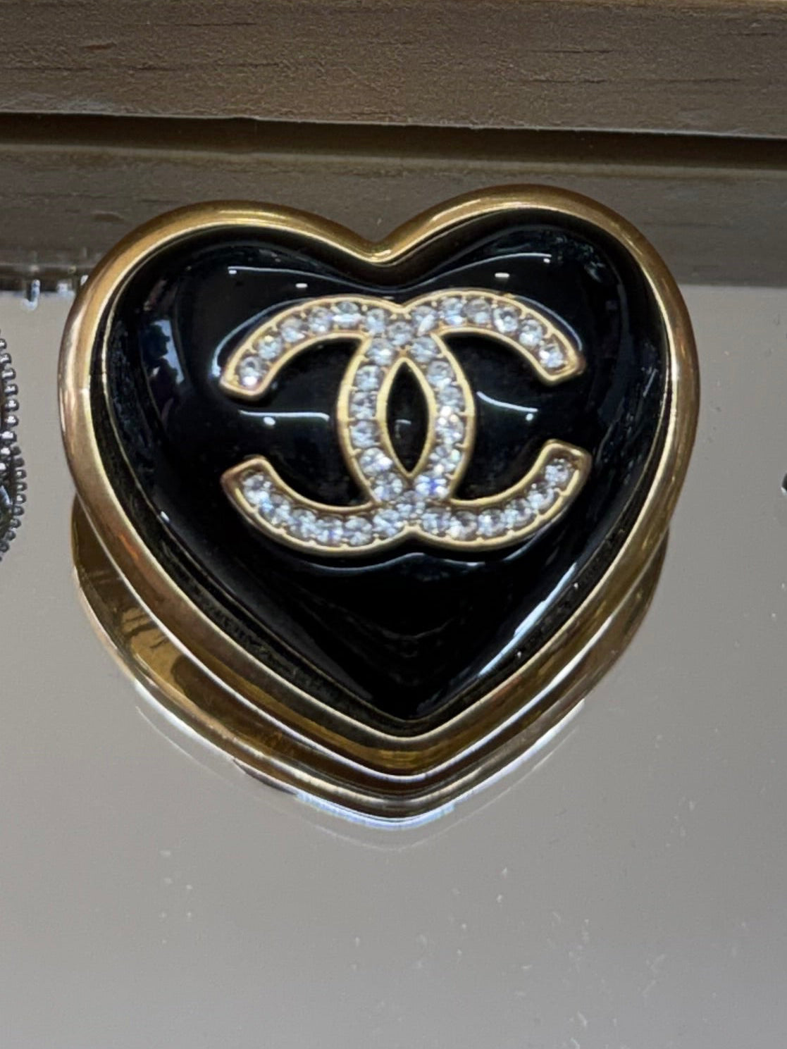 Brooch cc