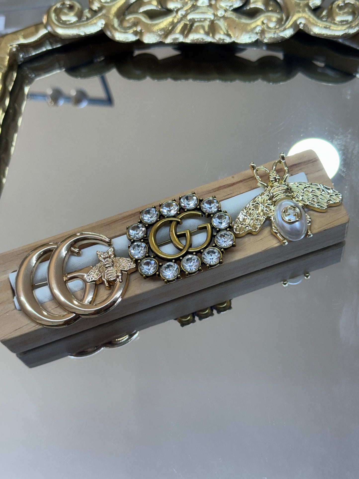 Aretes & brooch gold gg